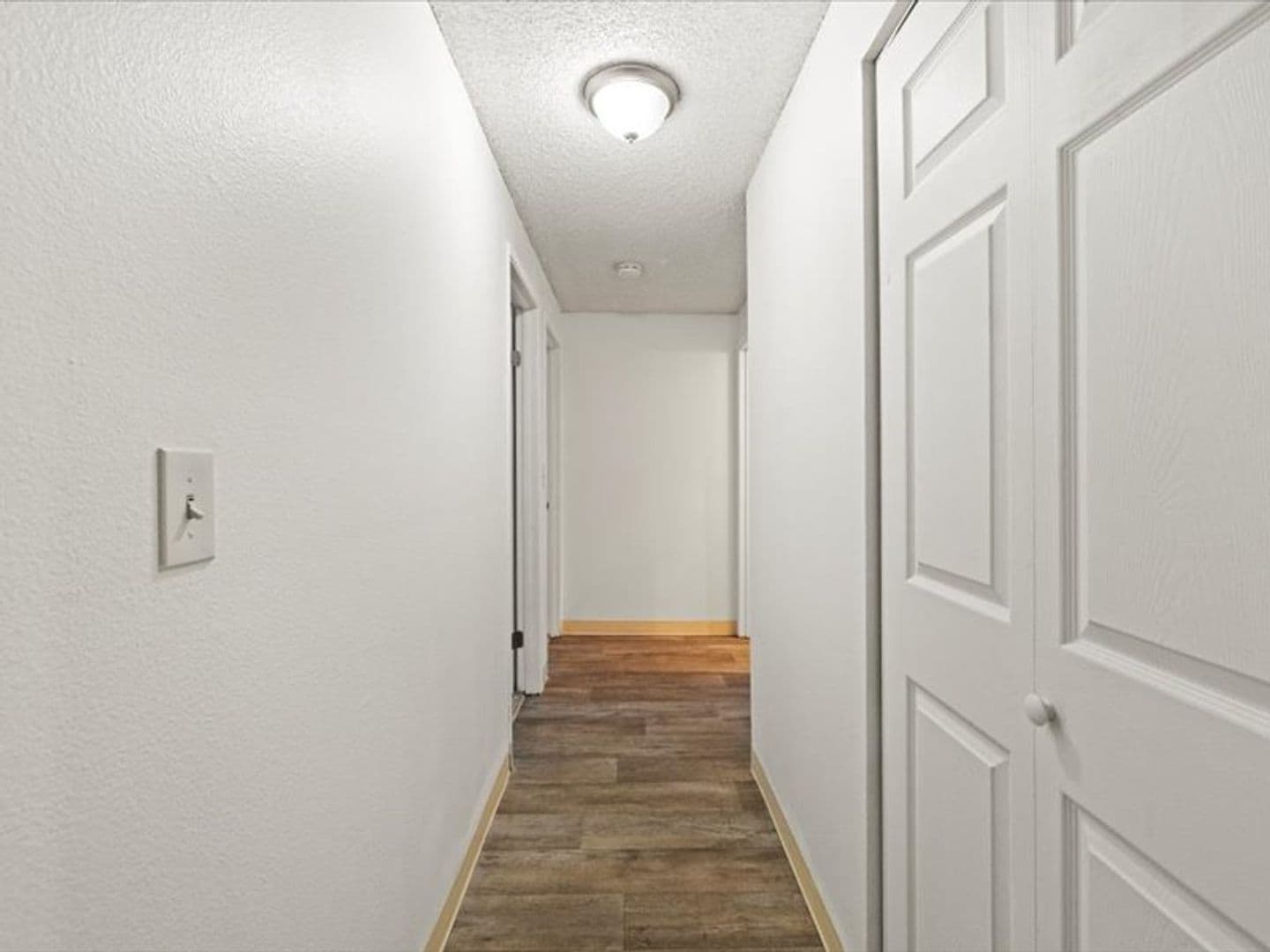 Richland Apartment: 1621 George Washington Way