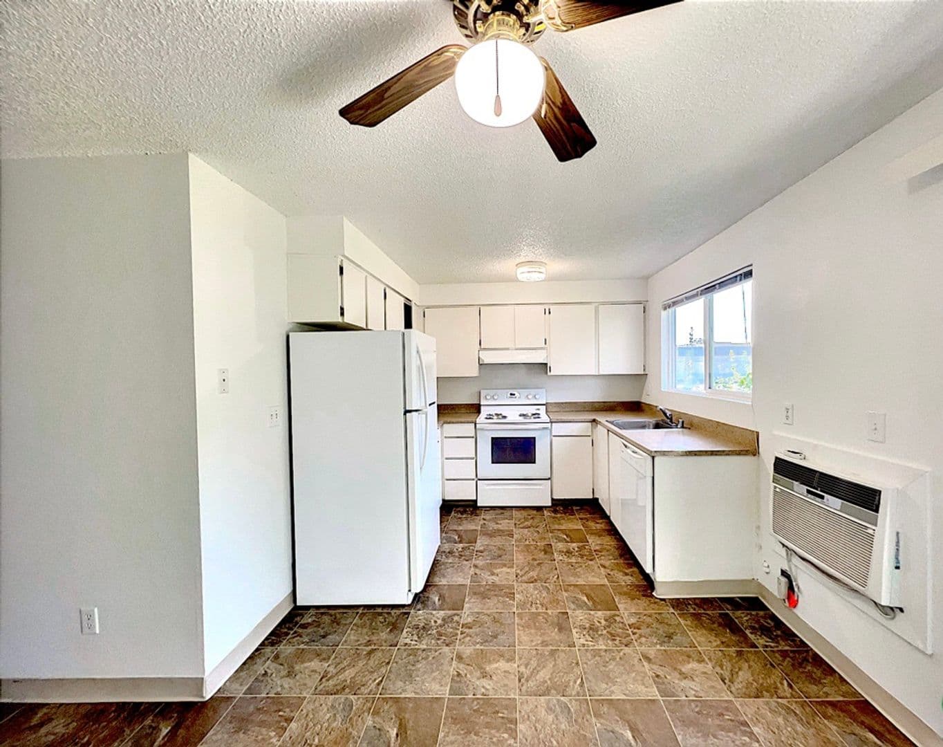 Pasco Apartment: 2524 W Sylvester St.