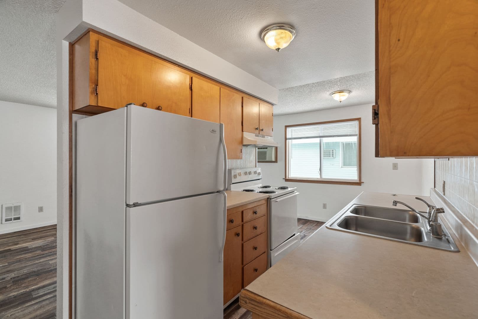 Medical Lake Apartment: 314 N LeFevre St