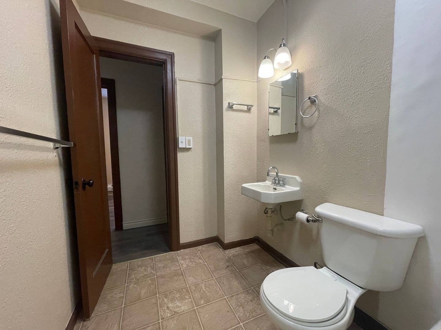 Spokane Apartment: 916 W Augusta Avenue