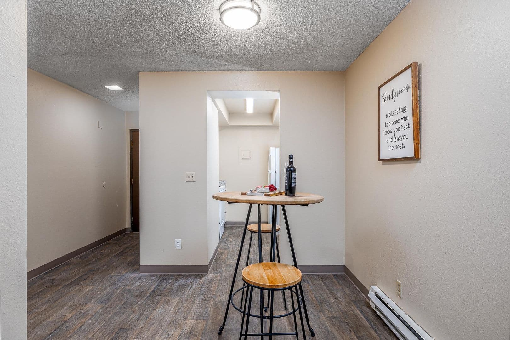 Richland Apartment: 1621 George Washington Way