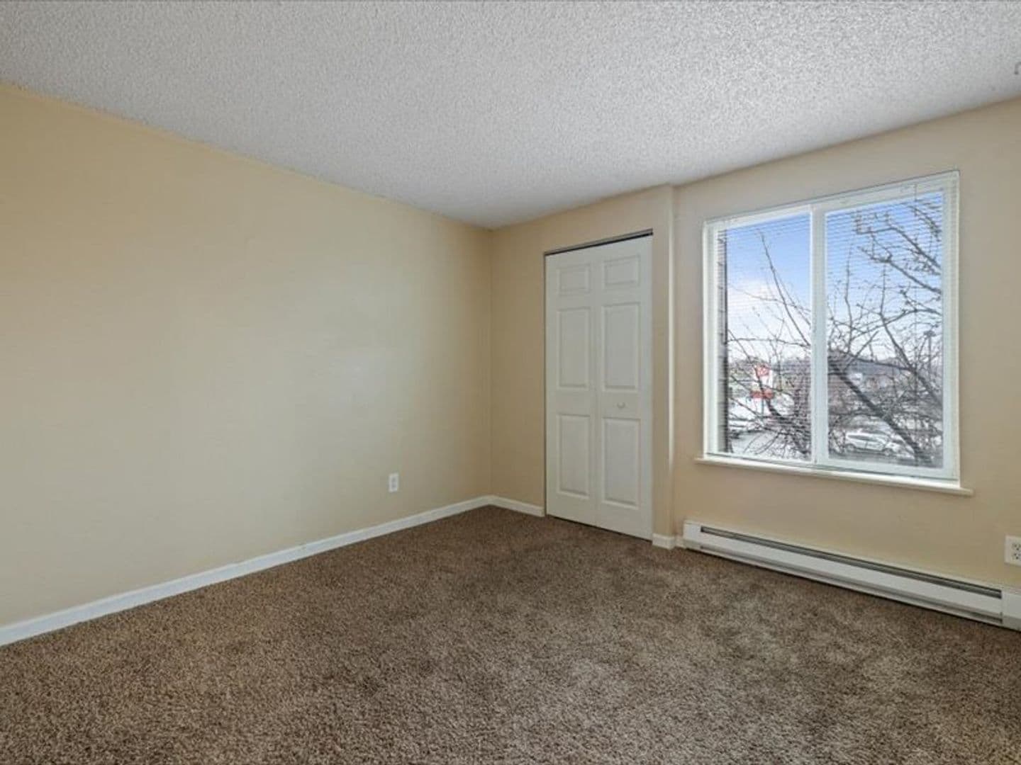 Richland Apartment: 1621 George Washington Way
