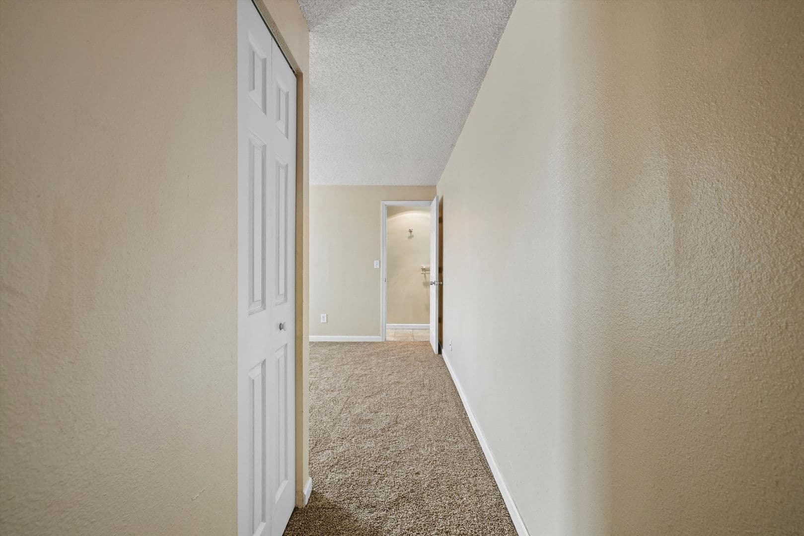 Richland Apartment: 1621 George Washington Way