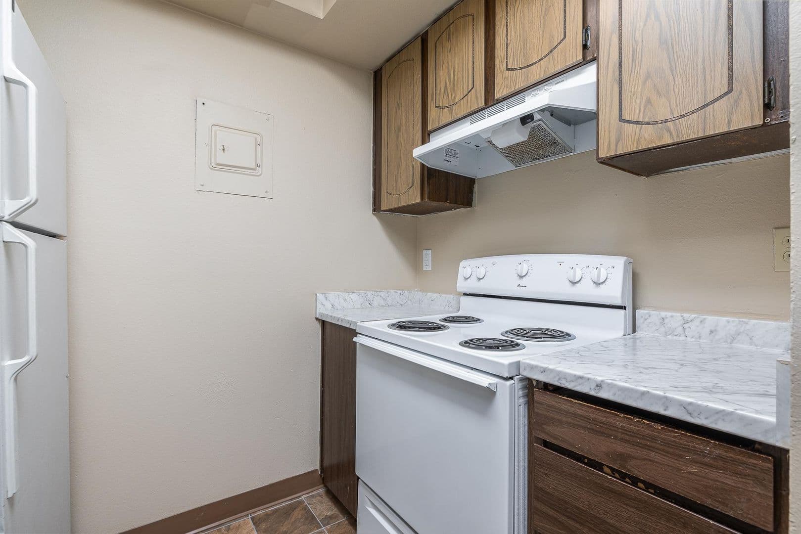 Richland Apartment: 1621 George Washington Way