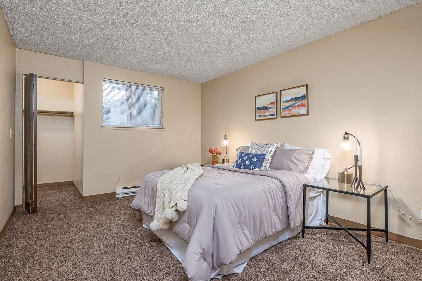 Richland Apartment: 1621 George Washington Way