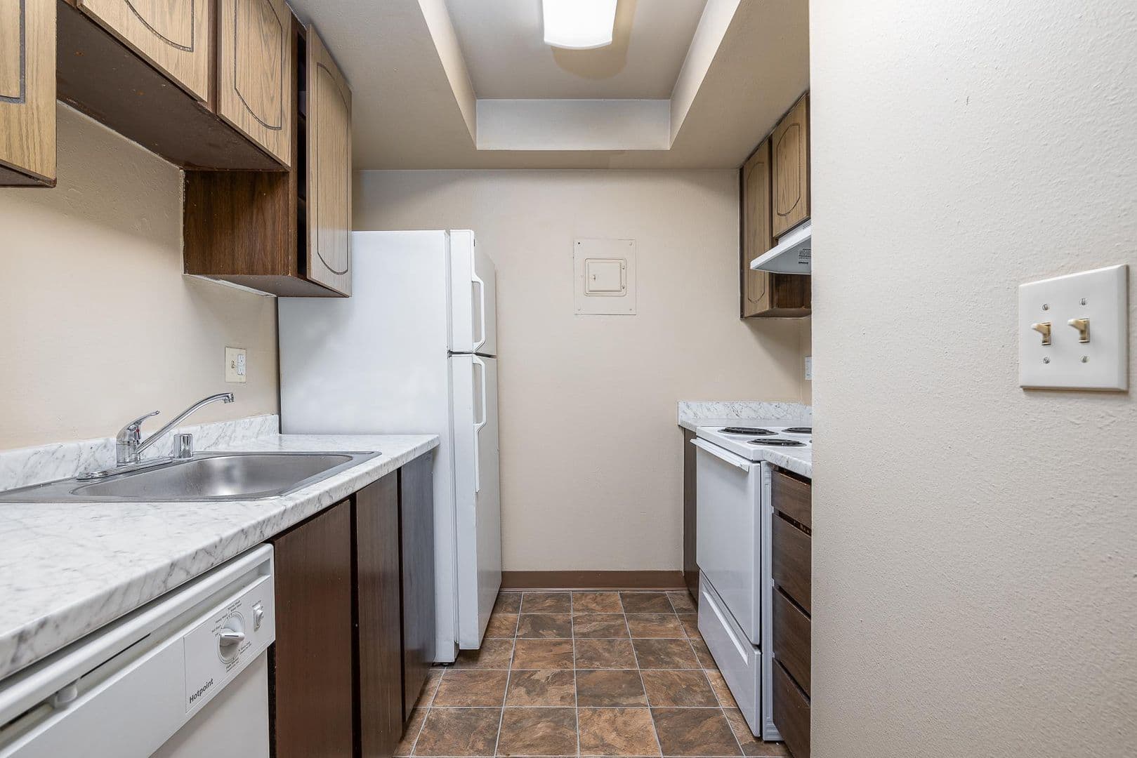 Richland Apartment: 1621 George Washington Way