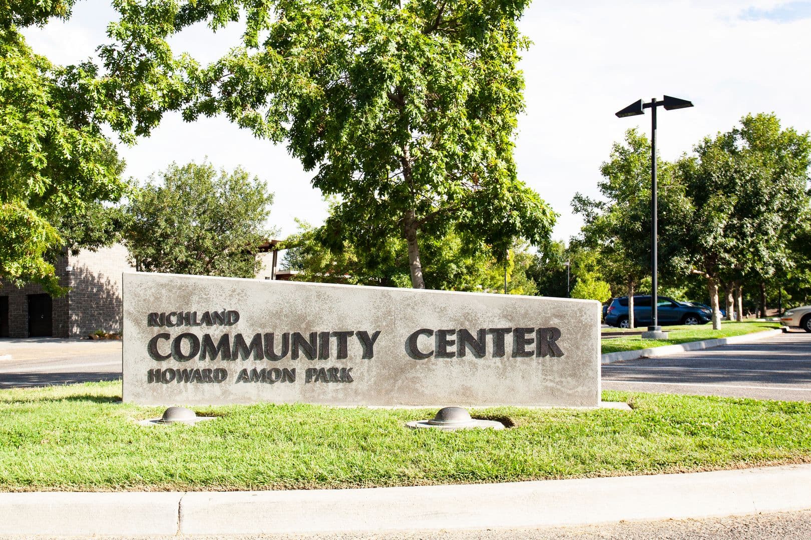 Richland Apartment: 1621 George Washington Way