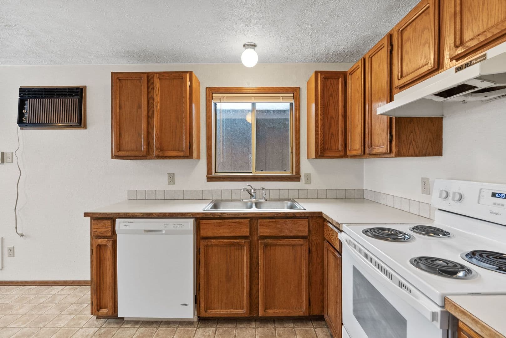Medical Lake Apartment: 314 N LeFevre St