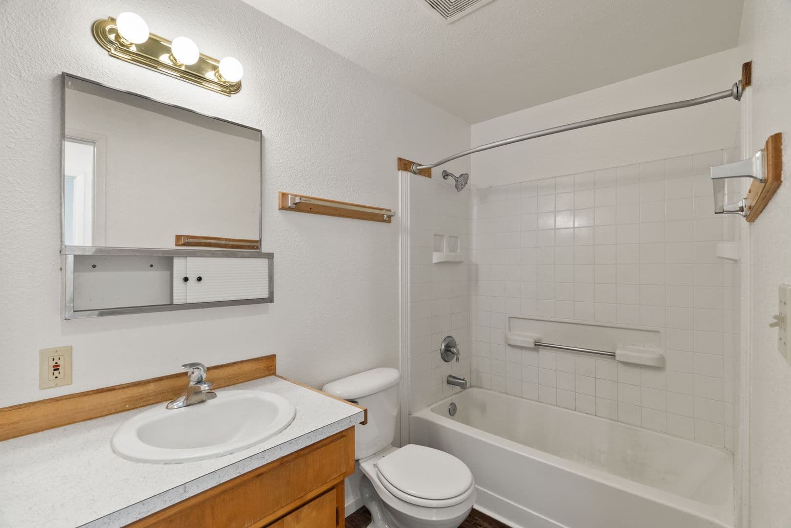 Medical Lake Apartment: 314 N LeFevre St