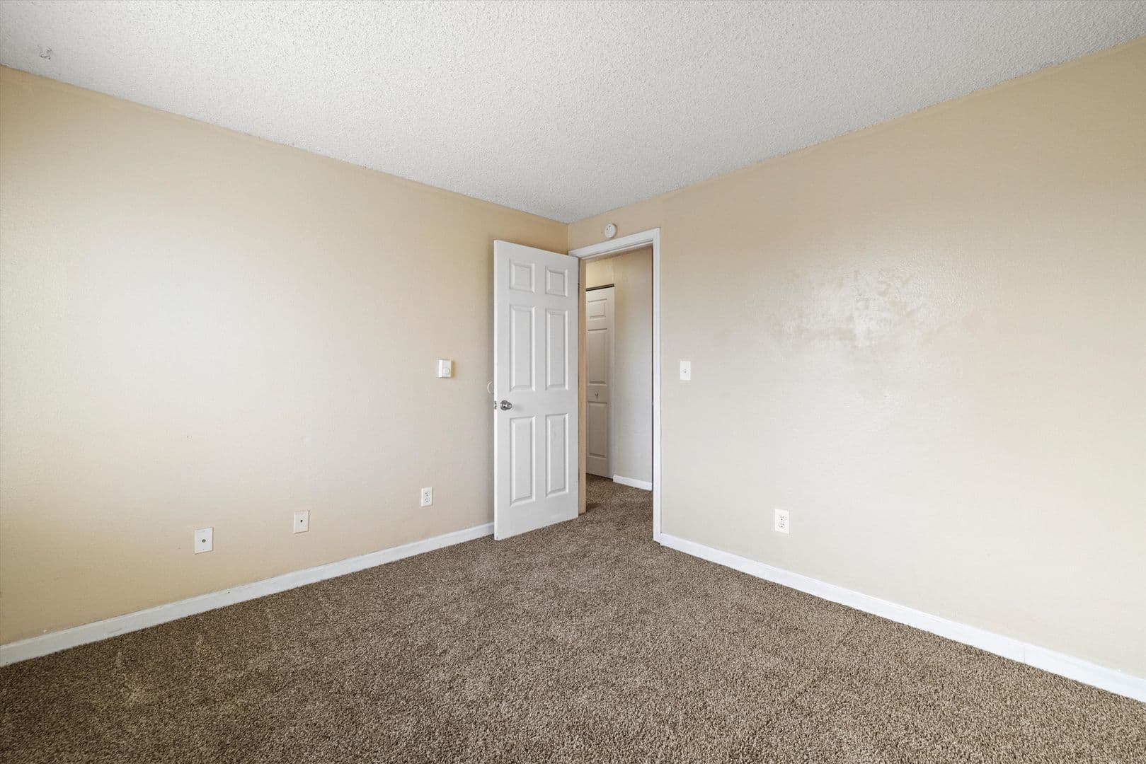 Richland Apartment: 1621 George Washington Way