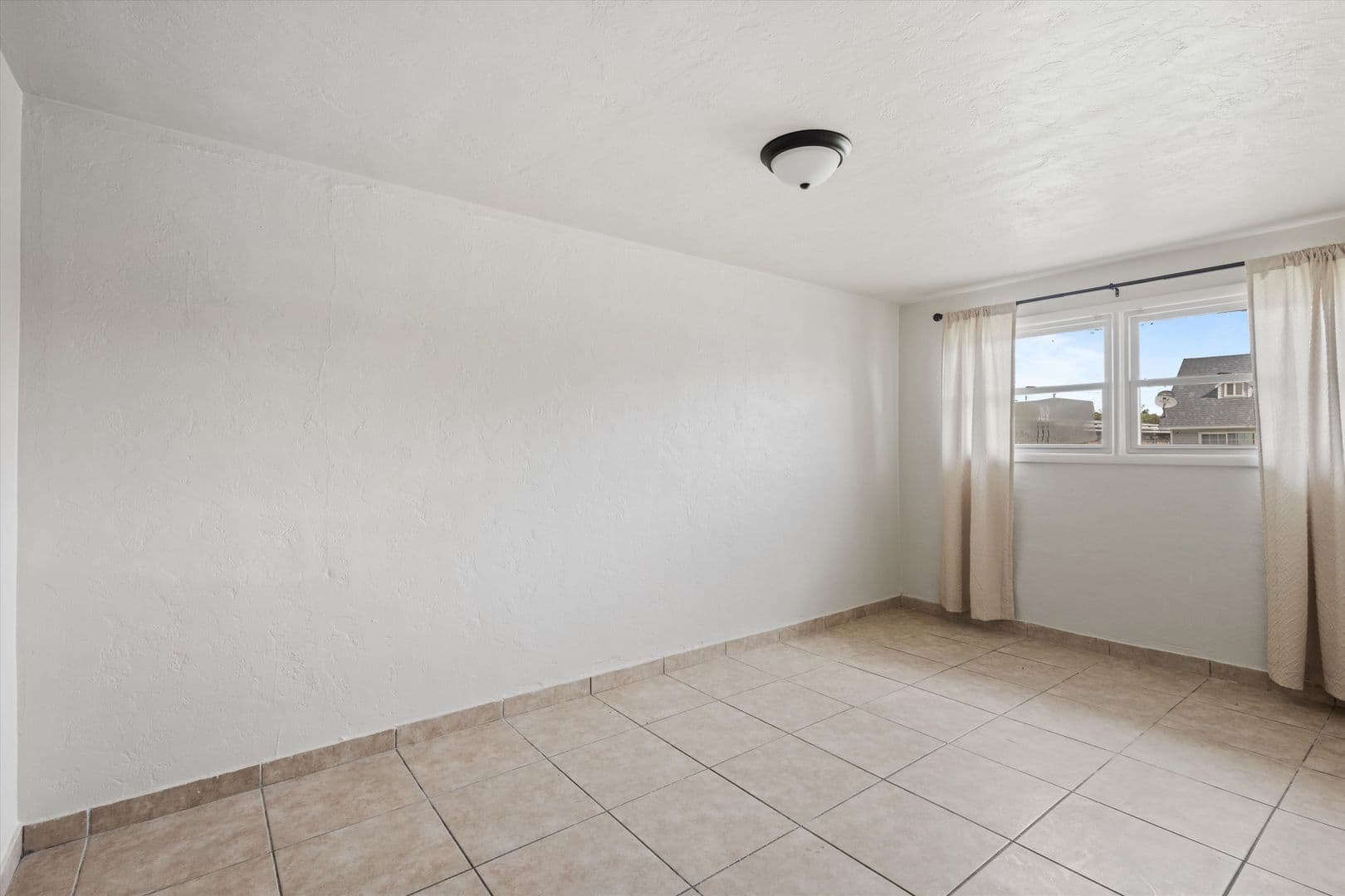 Pasco Apartment: 908 W Ruby