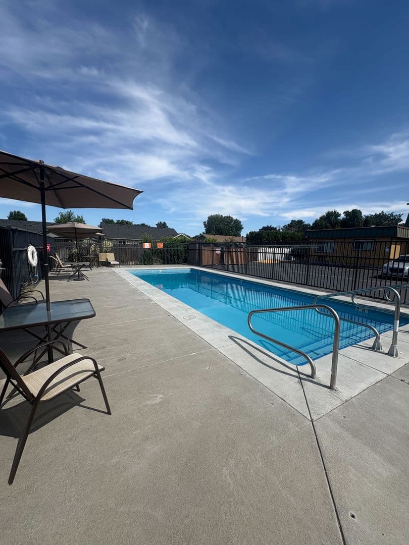 Kennewick Apartment: 4711 W Metaline Avenue