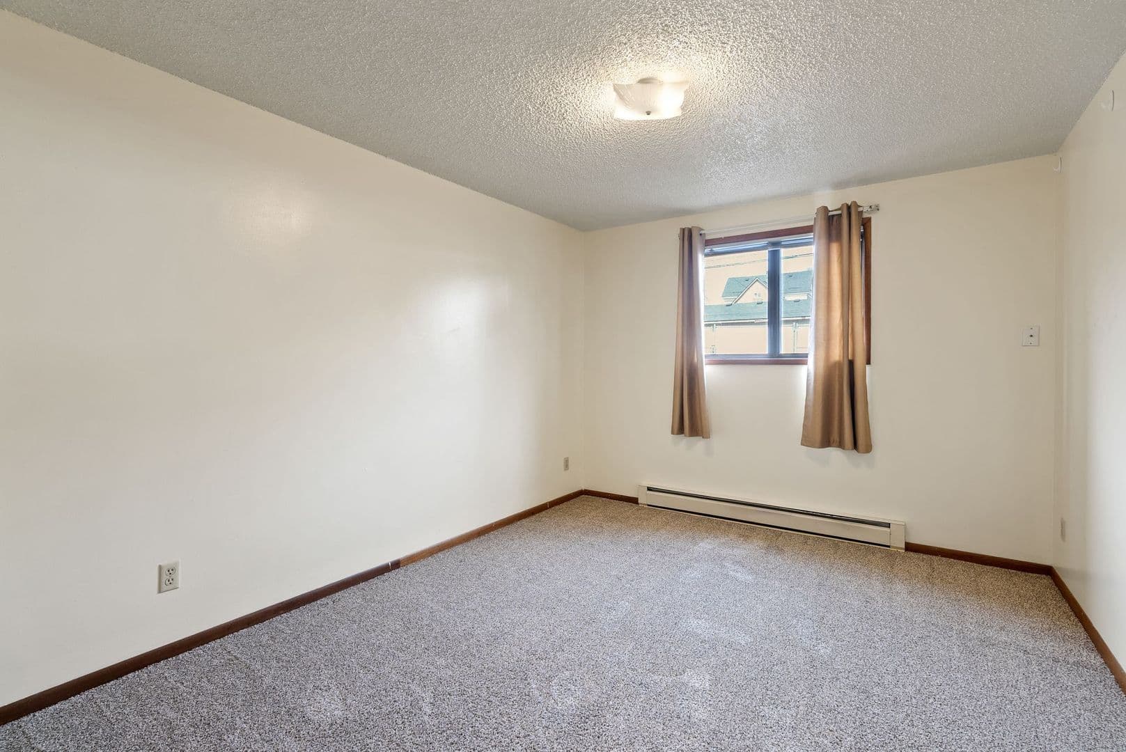 Spokane Apartment: 511 E Augusta Avenue