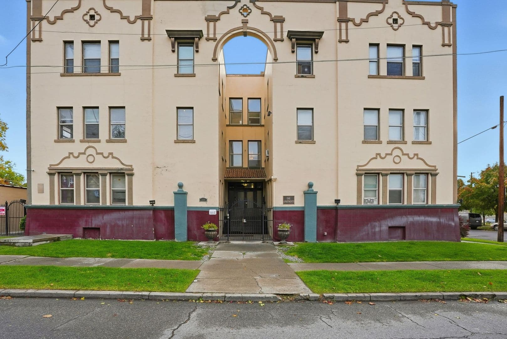 Spokane Apartment: 155 S Oak St