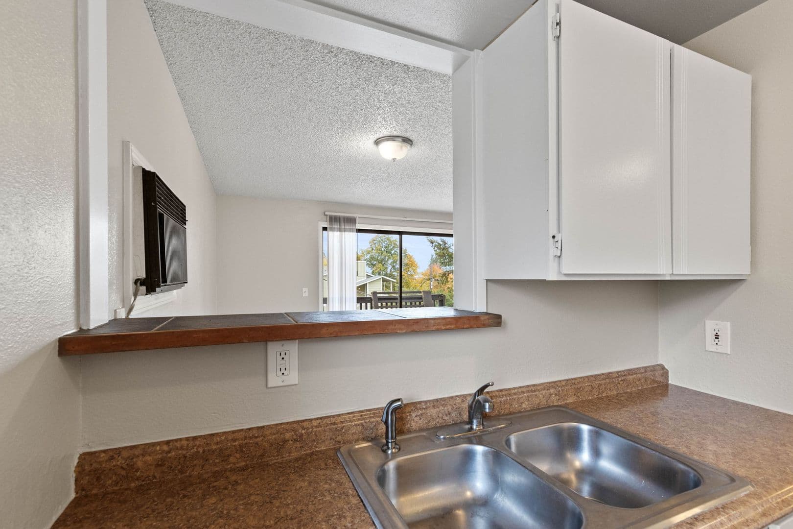 Spokane Apartment: 731 S Hatch St