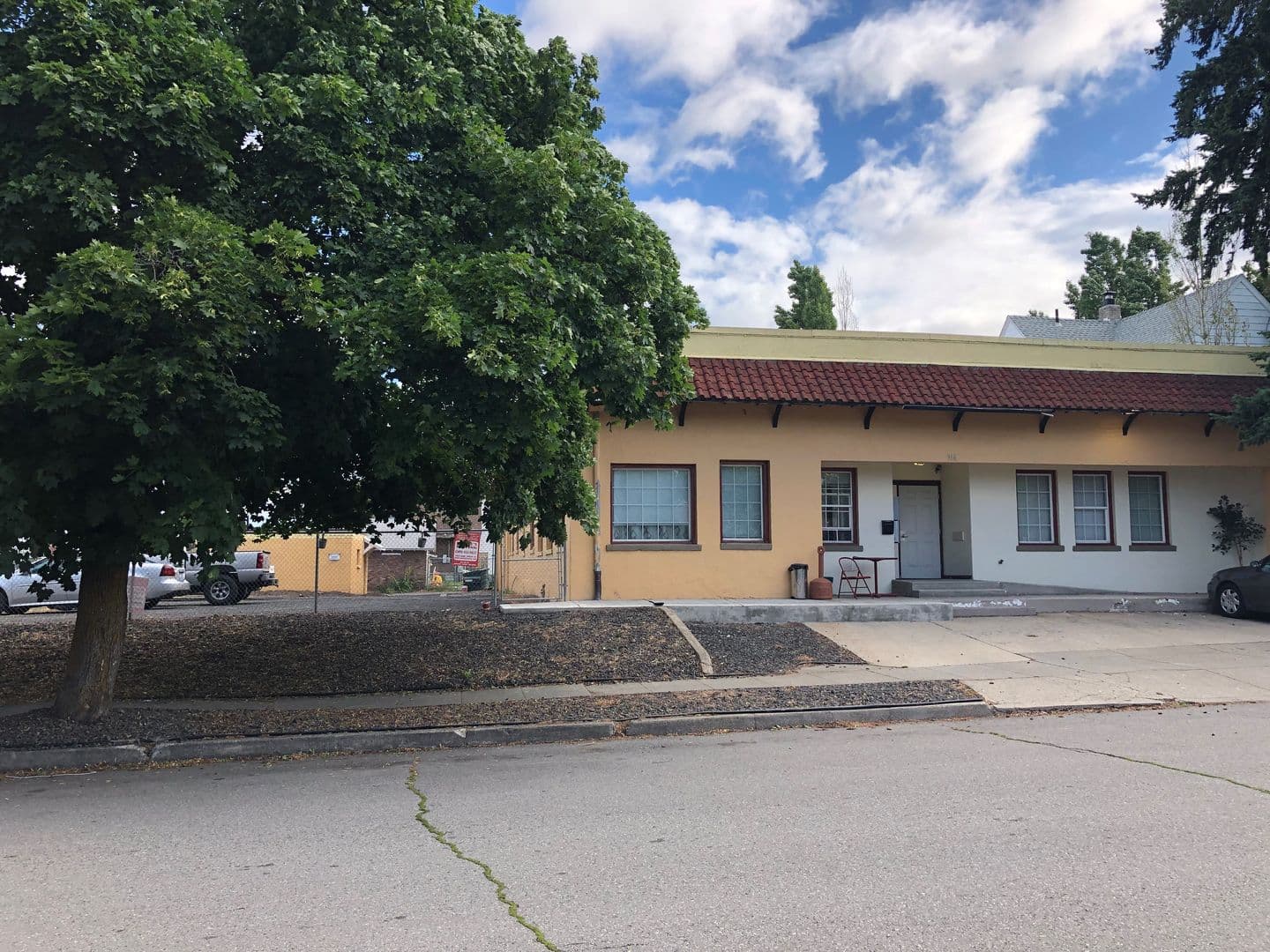 Spokane Apartment: 916 W Augusta Avenue
