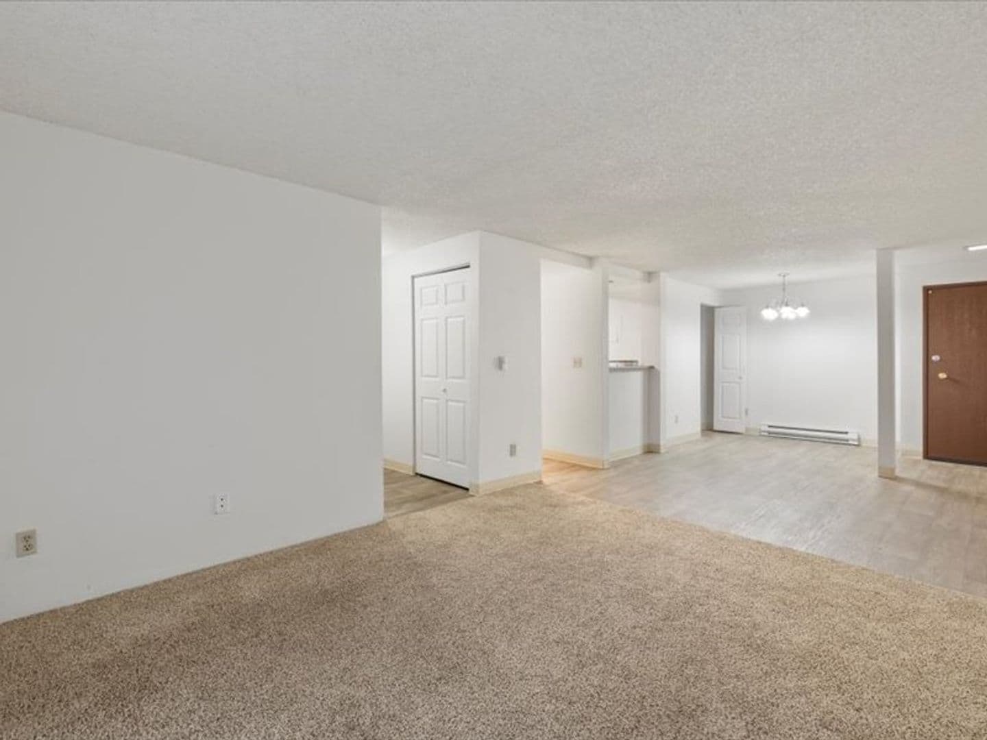 Richland Apartment: 1621 George Washington Way