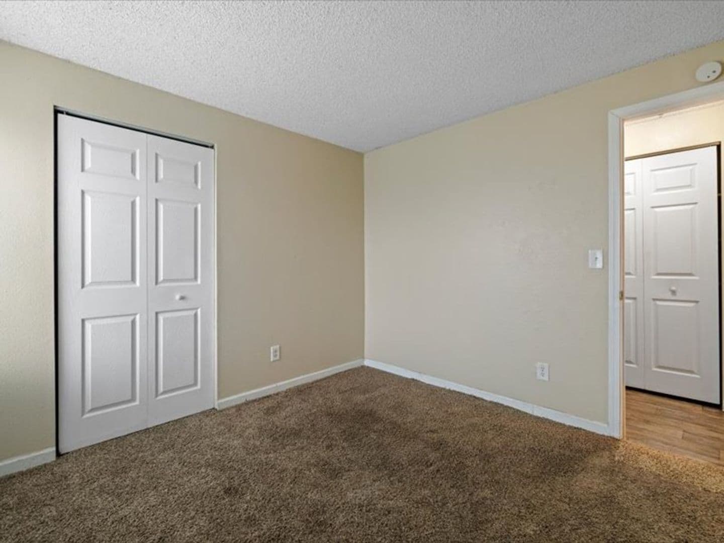Richland Apartment: 1621 George Washington Way