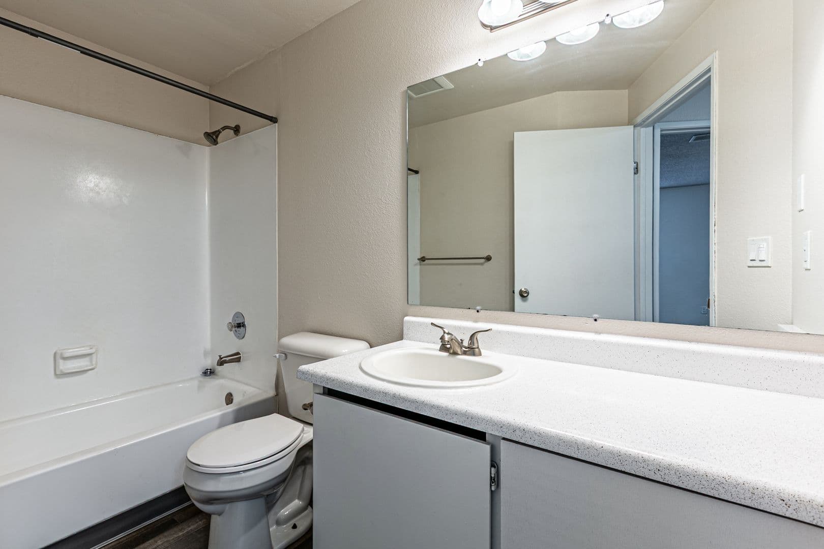 Tacoma Apartment: 6830 Tacoma Mall Blvd