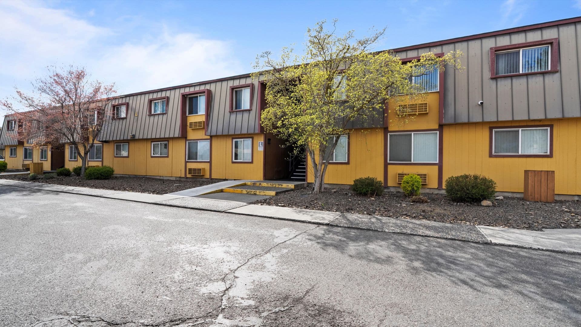 Kennewick Apartment: 4711 W Metaline Avenue