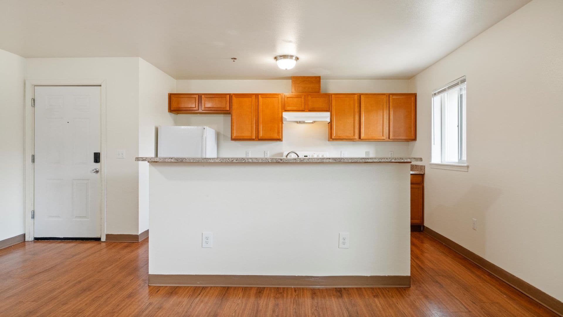 Kennewick Apartment: 4711 W Metaline Avenue
