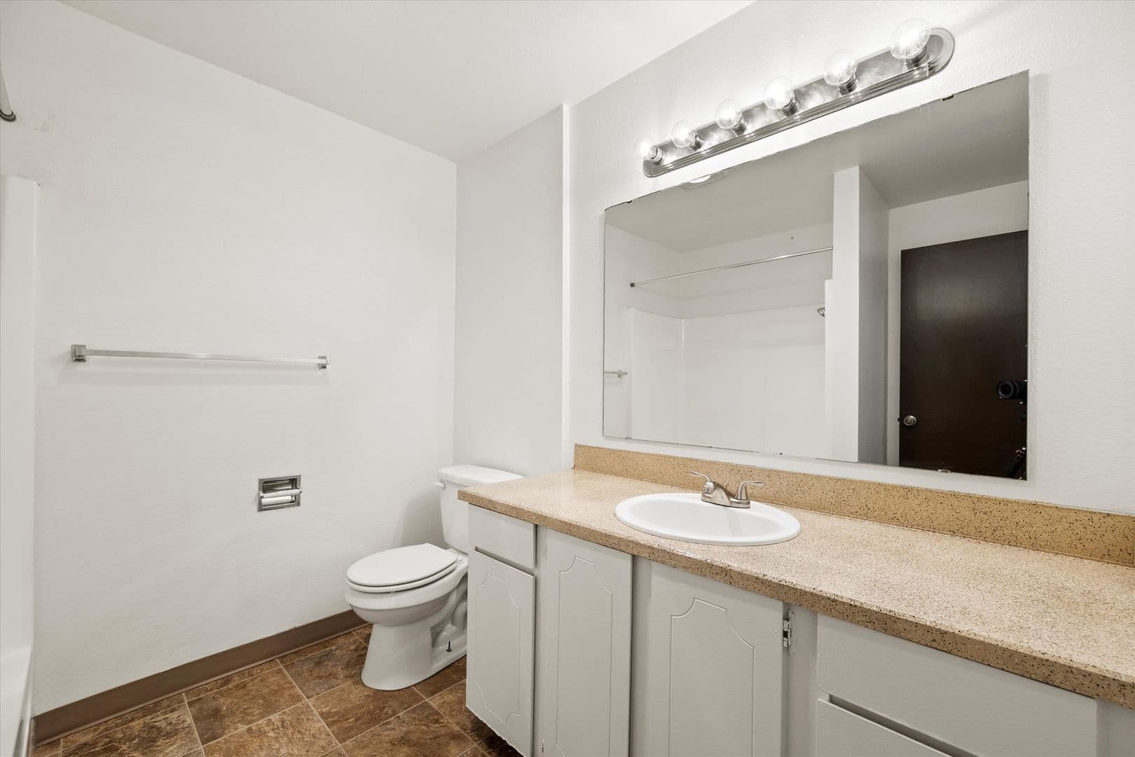 Pasco Apartment: 2524 W Sylvester St.