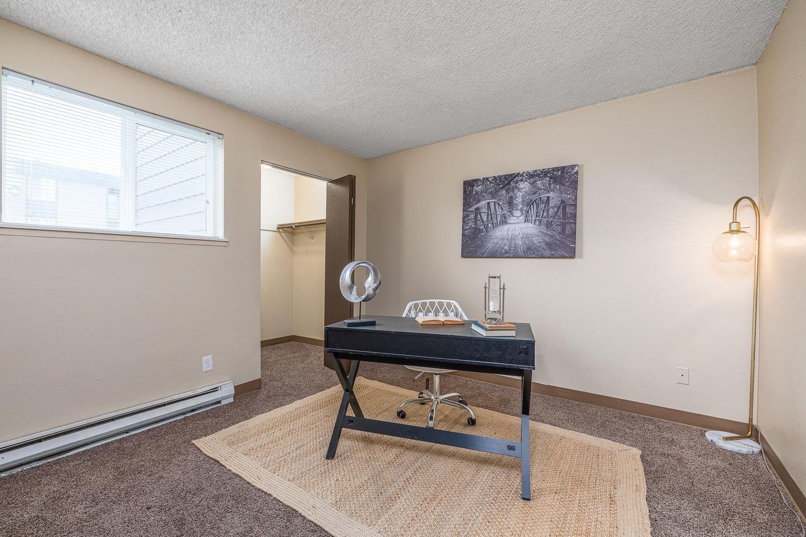 Richland Apartment: 1621 George Washington Way