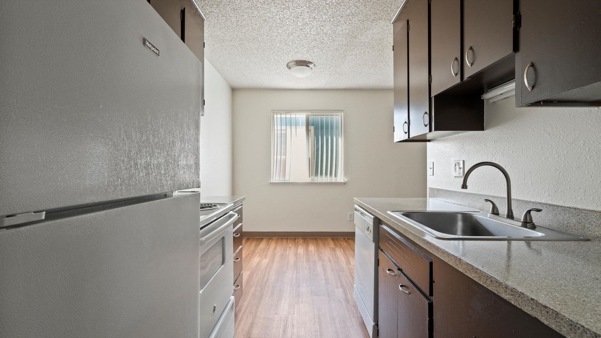 Kennewick Apartment: 4711 W Metaline Avenue
