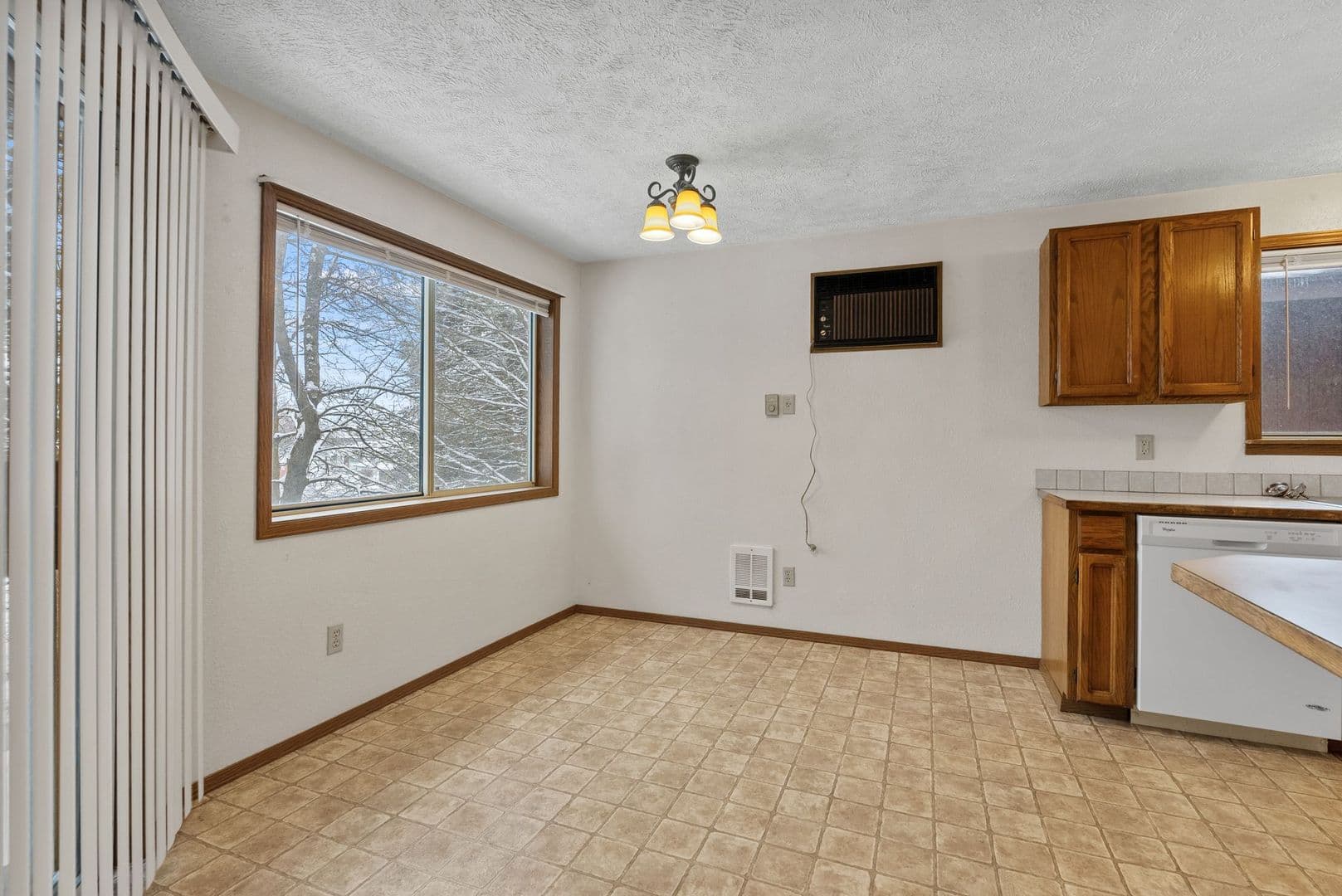 Medical Lake Apartment: 314 N LeFevre St