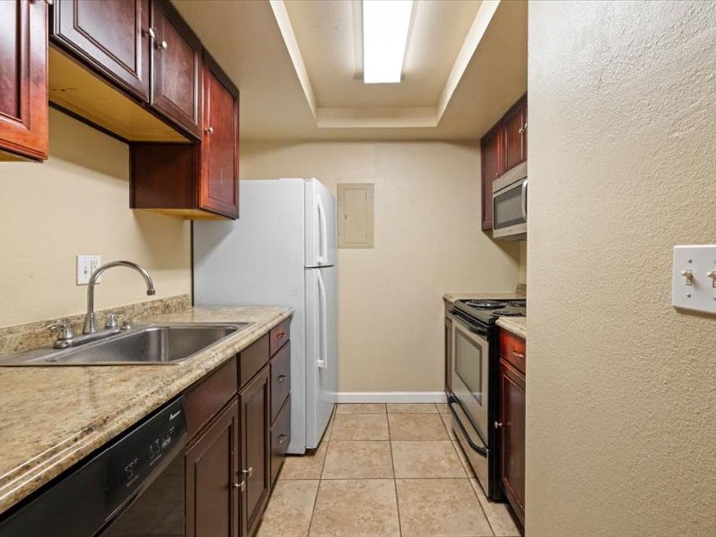 Richland Apartment: 1621 George Washington Way