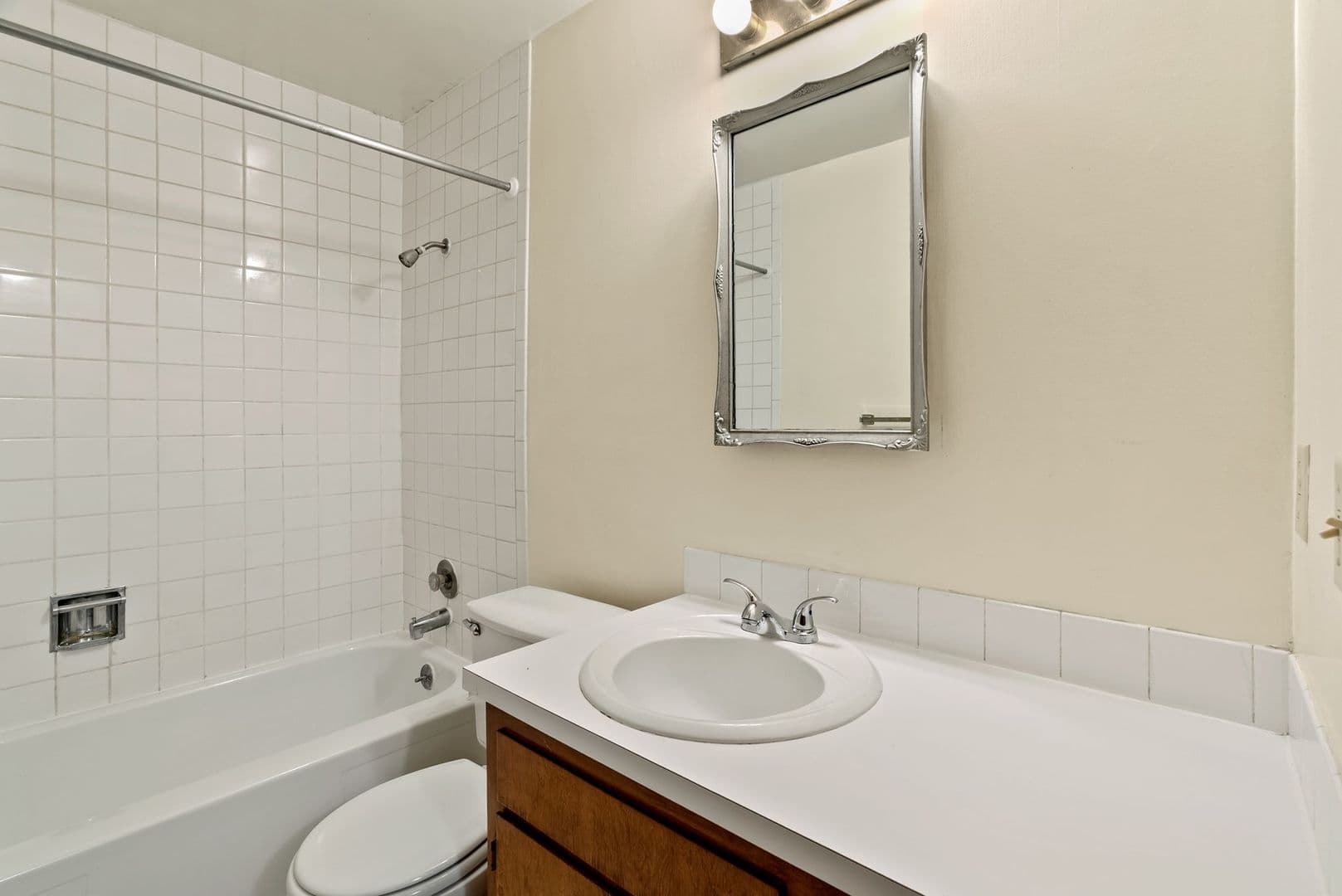 Spokane Apartment: 511 E Augusta Avenue