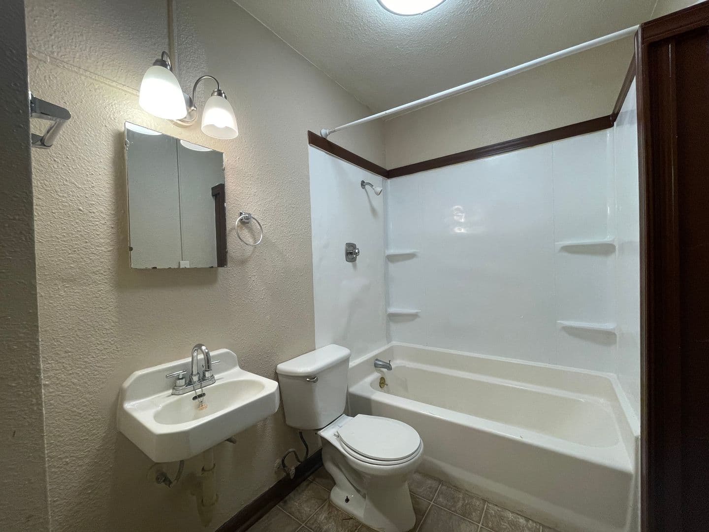 Spokane Apartment: 916 W Augusta Avenue
