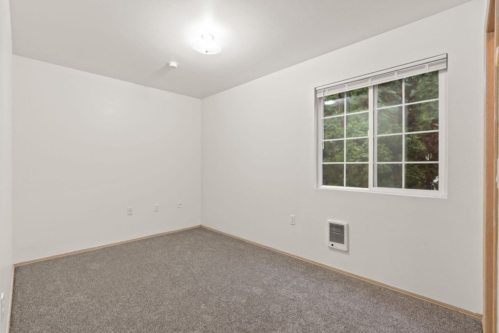 Spokane Valley Apartment: 12903 E Sprague Ave