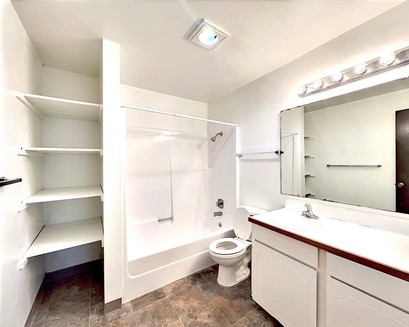 Pasco Apartment: 2524 W Sylvester St.