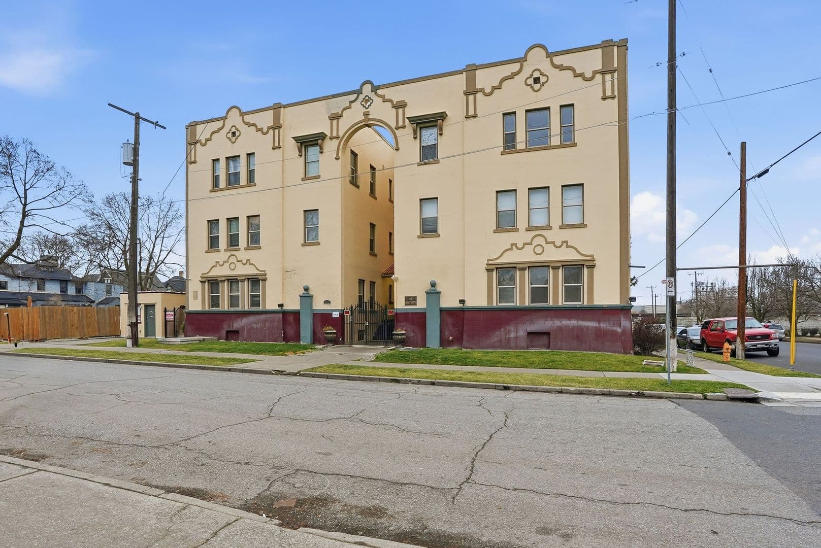 Spokane Apartment: 155 S Oak St