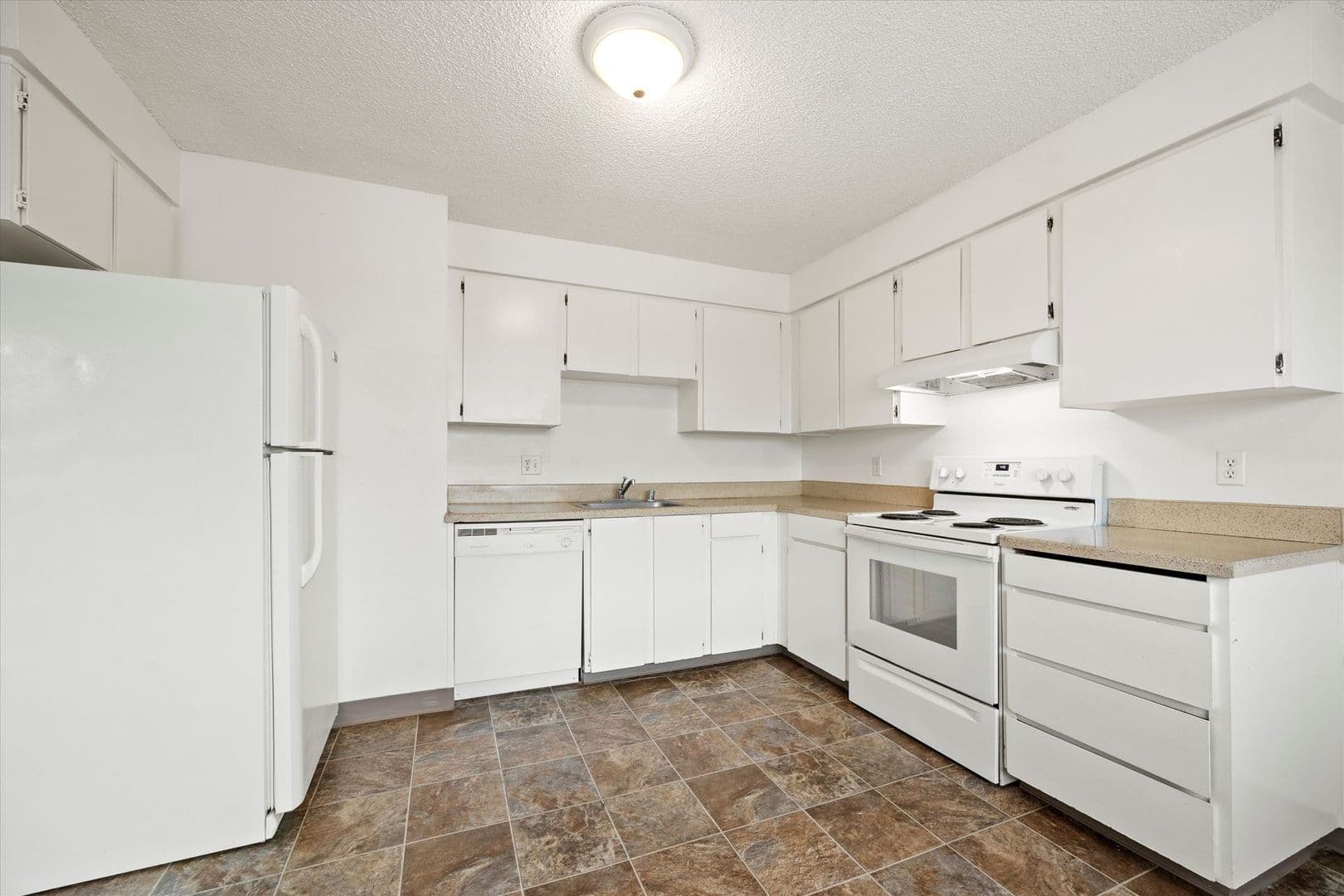 Pasco Apartment: 2524 W Sylvester St.