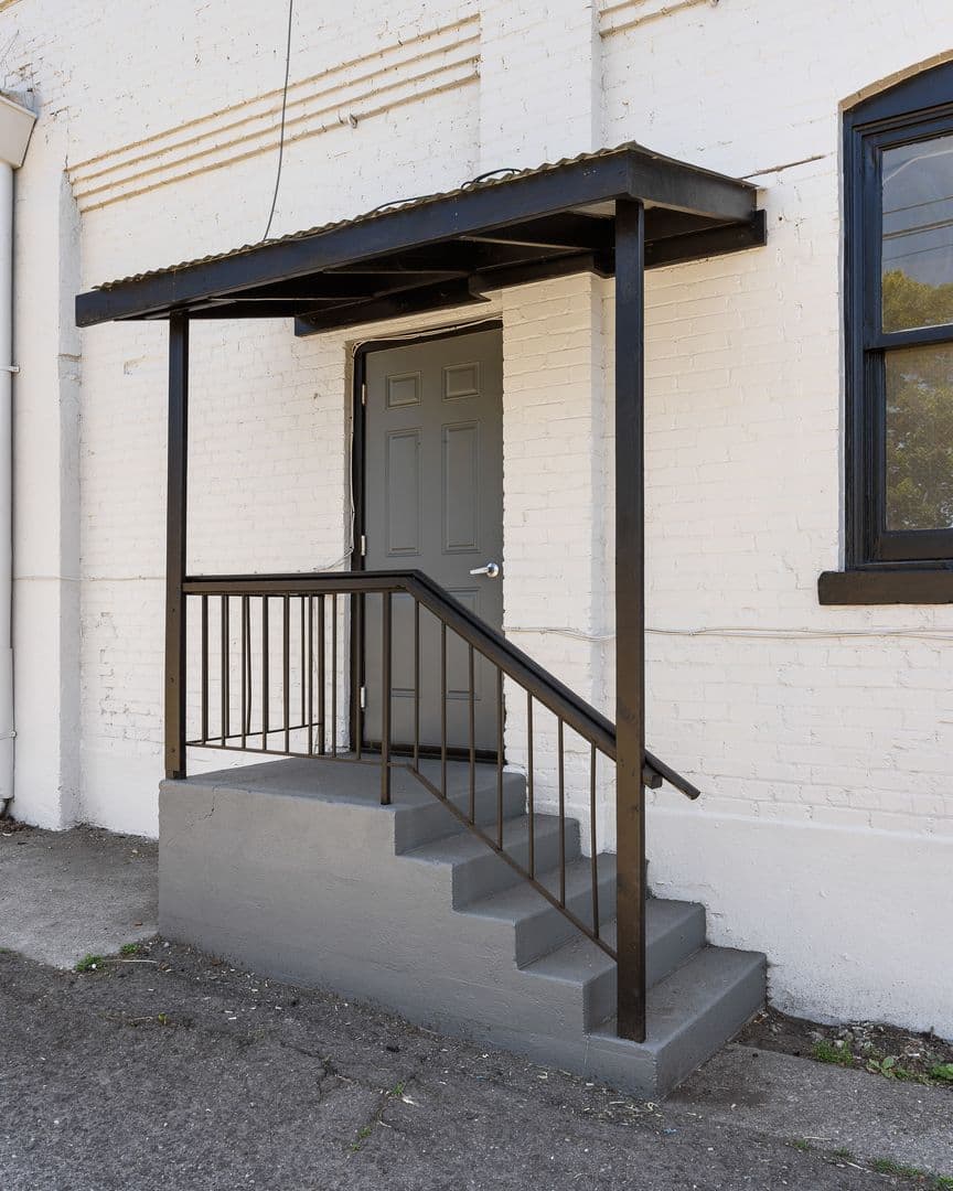 Spokane Apartment: 916 W Augusta Avenue