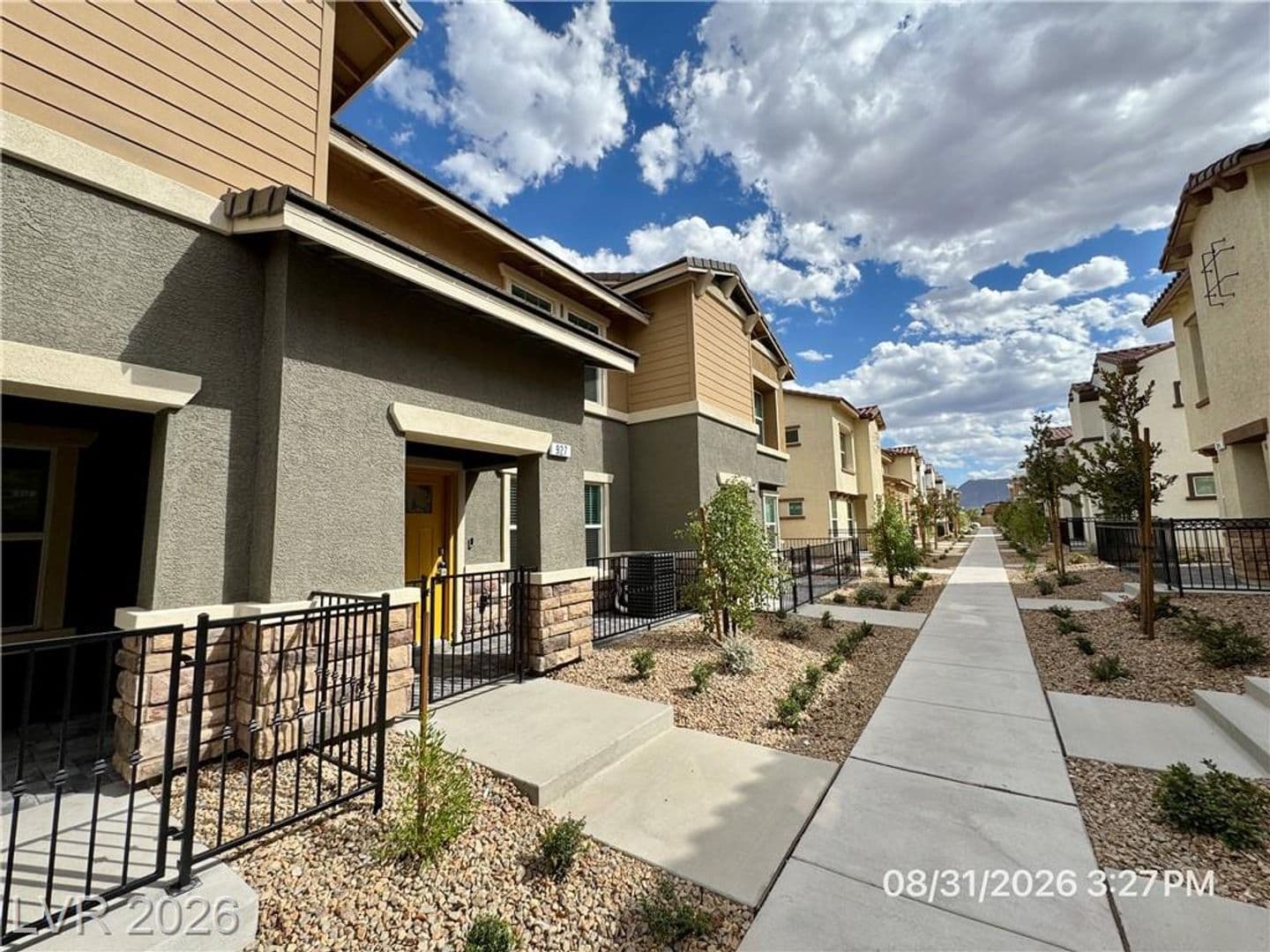 Henderson Townhome: 927 Pink Sugarbird St