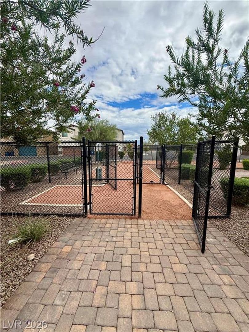 Henderson Townhome: 239 Freeport View Pl