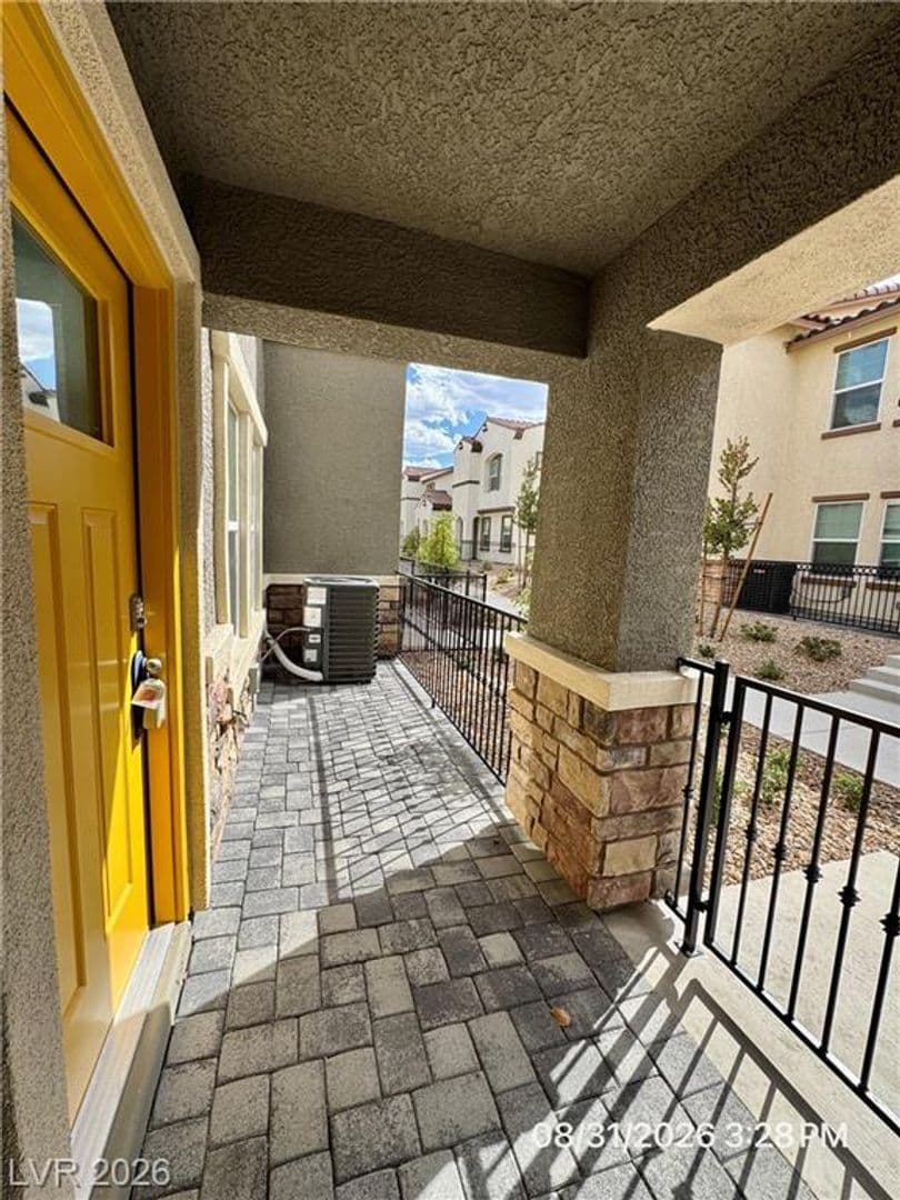 Henderson Townhome: 927 Pink Sugarbird St