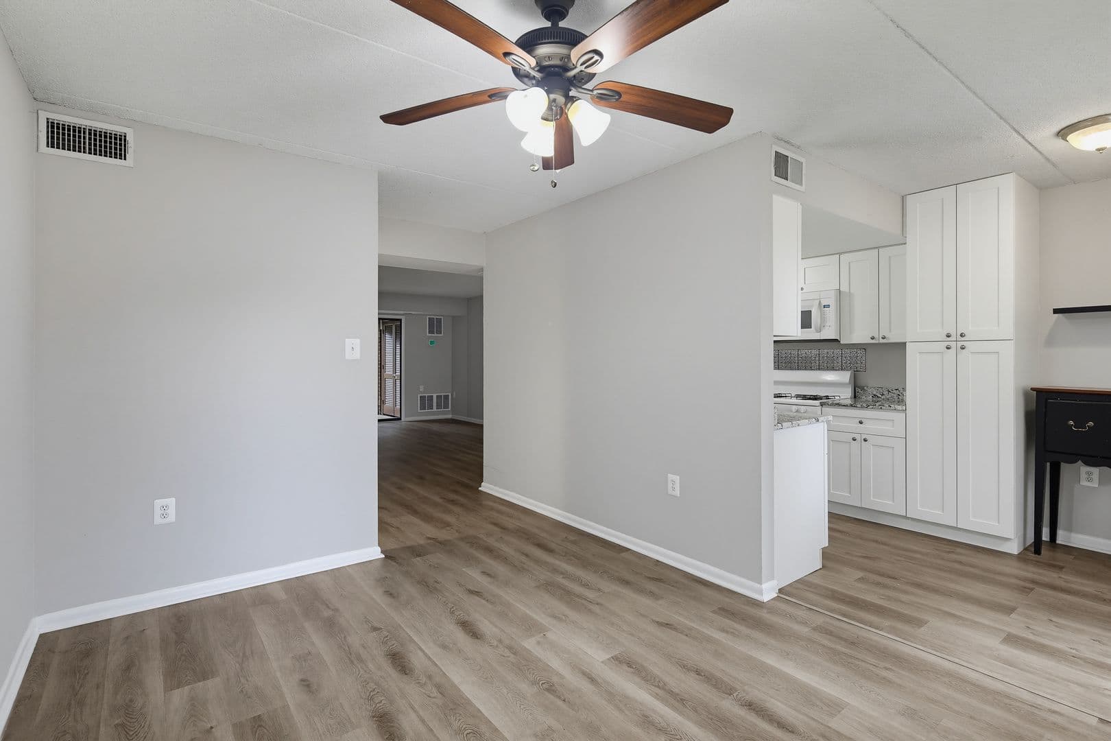 Columbia House: 5247 W Running Brook Apt 101
