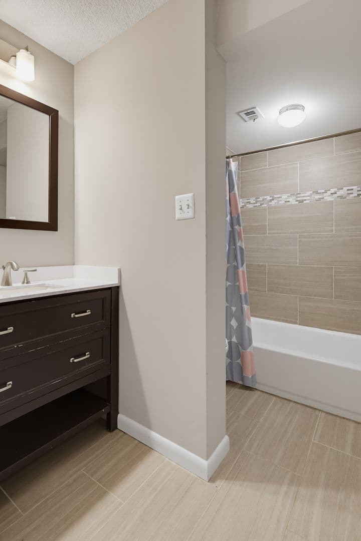 Columbia House: 5247 W Running Brook Apt 101