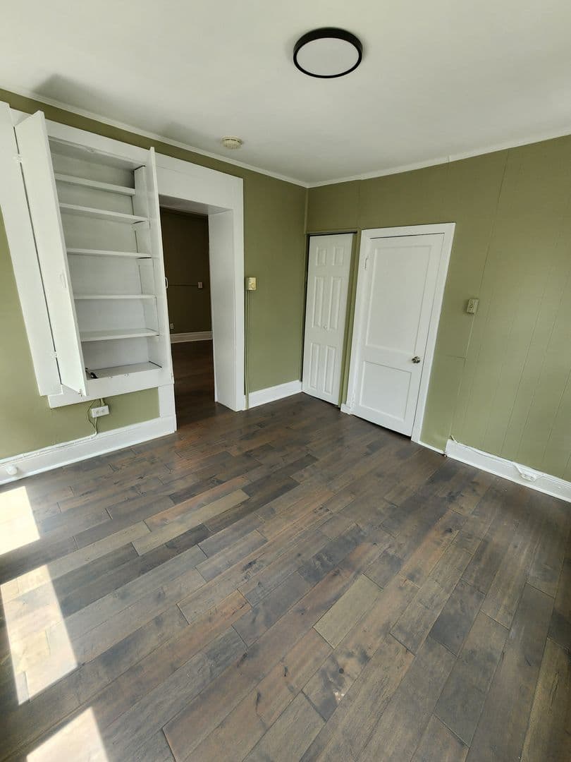 Frederick Apartment: 316 upper College Terrace