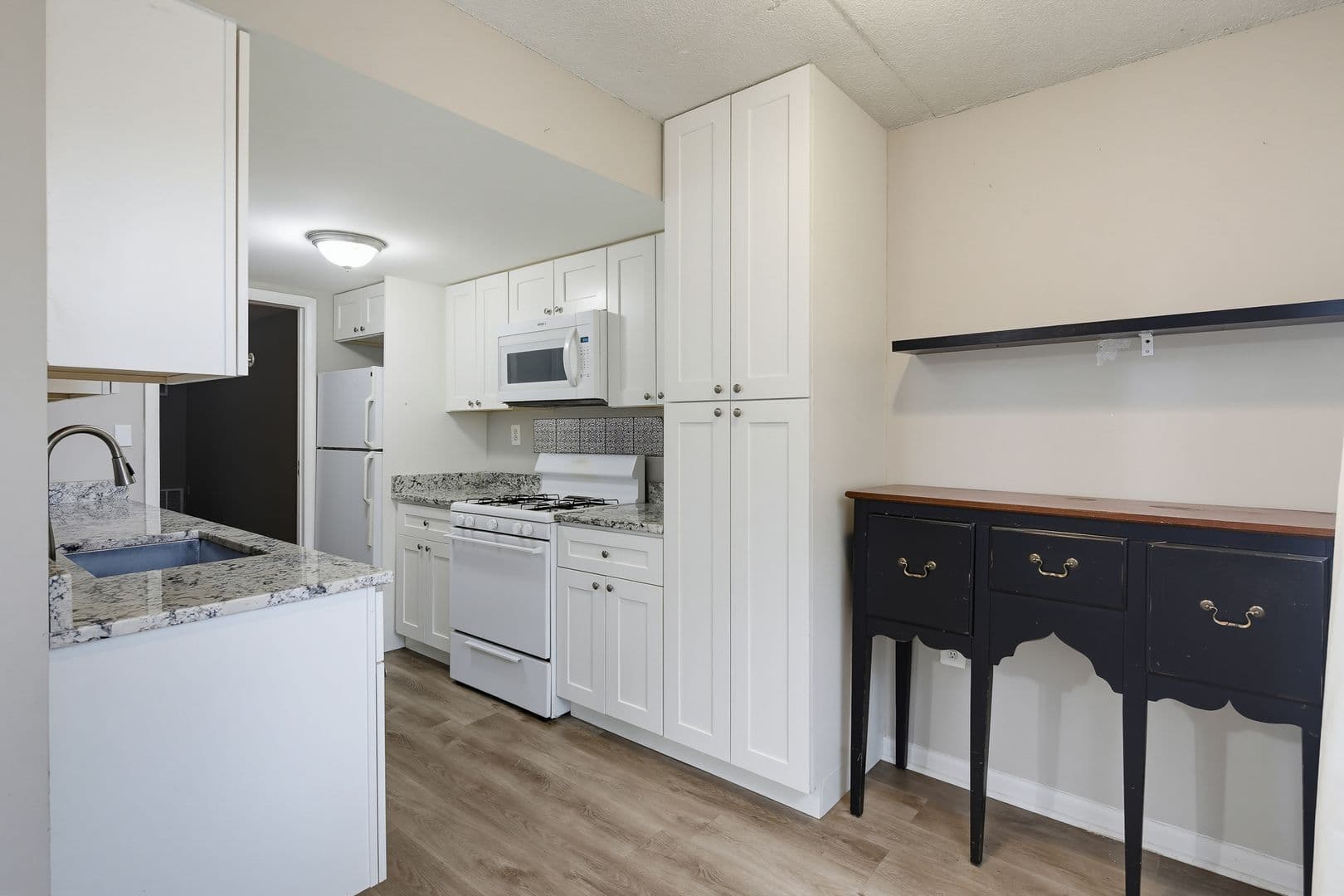 Columbia House: 5247 W Running Brook Apt 101
