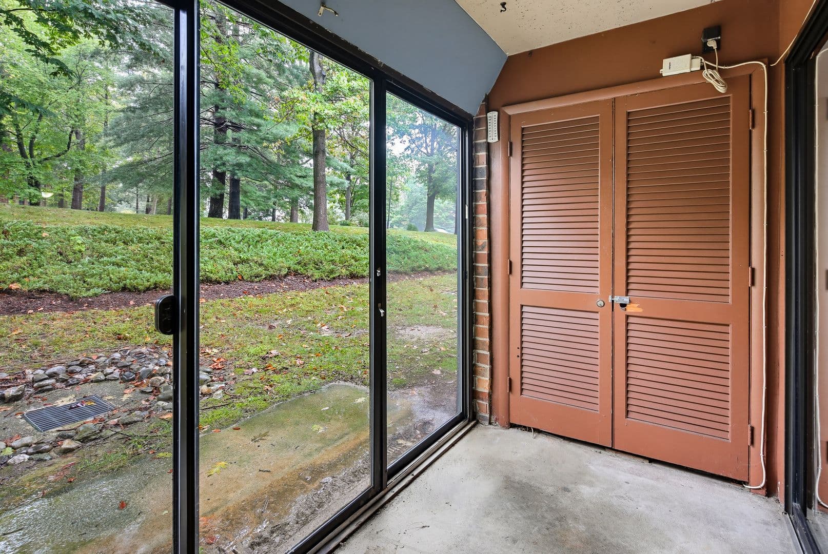 Columbia House: 5247 W Running Brook Apt 101