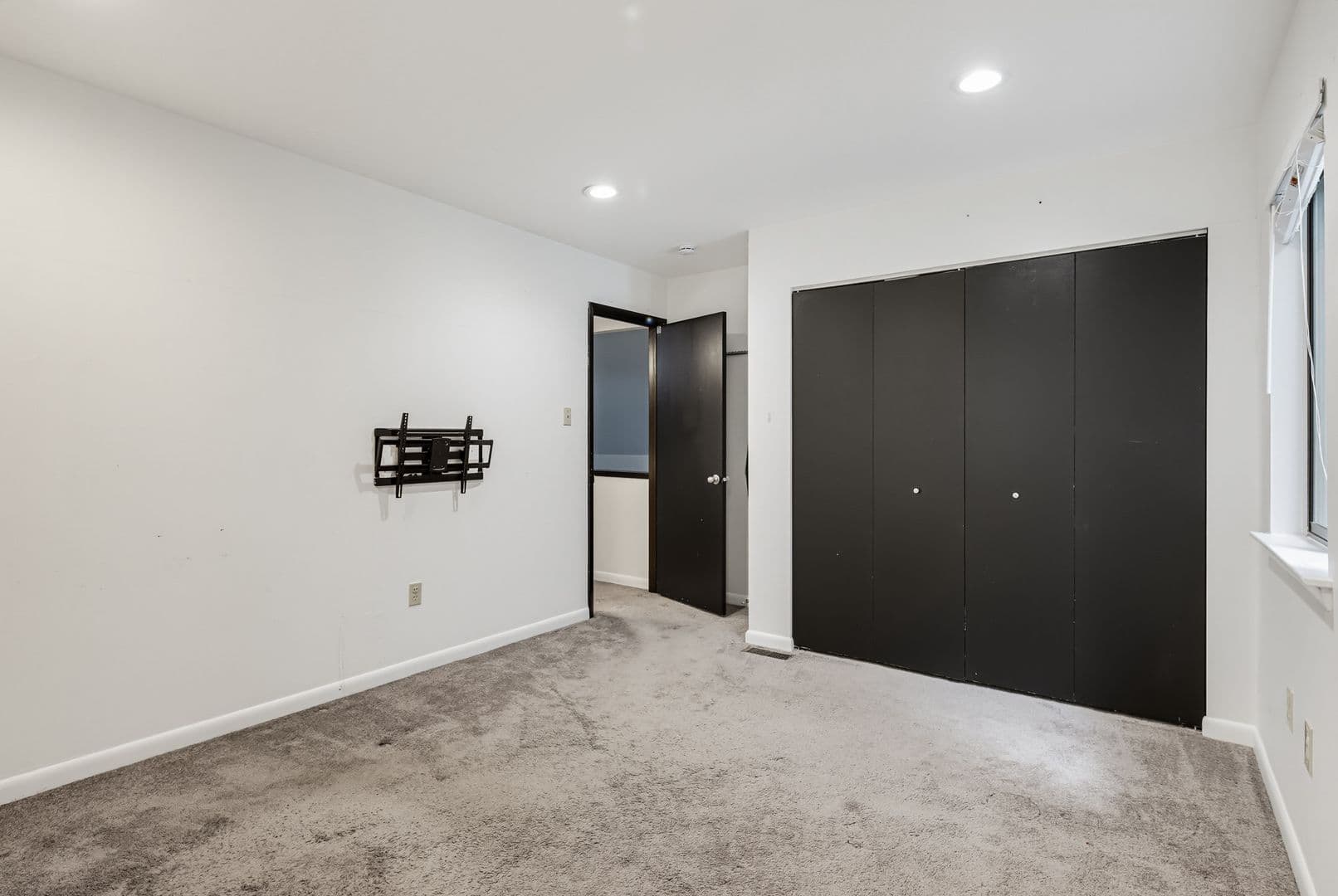Columbia House: 6103 Triangle Drive