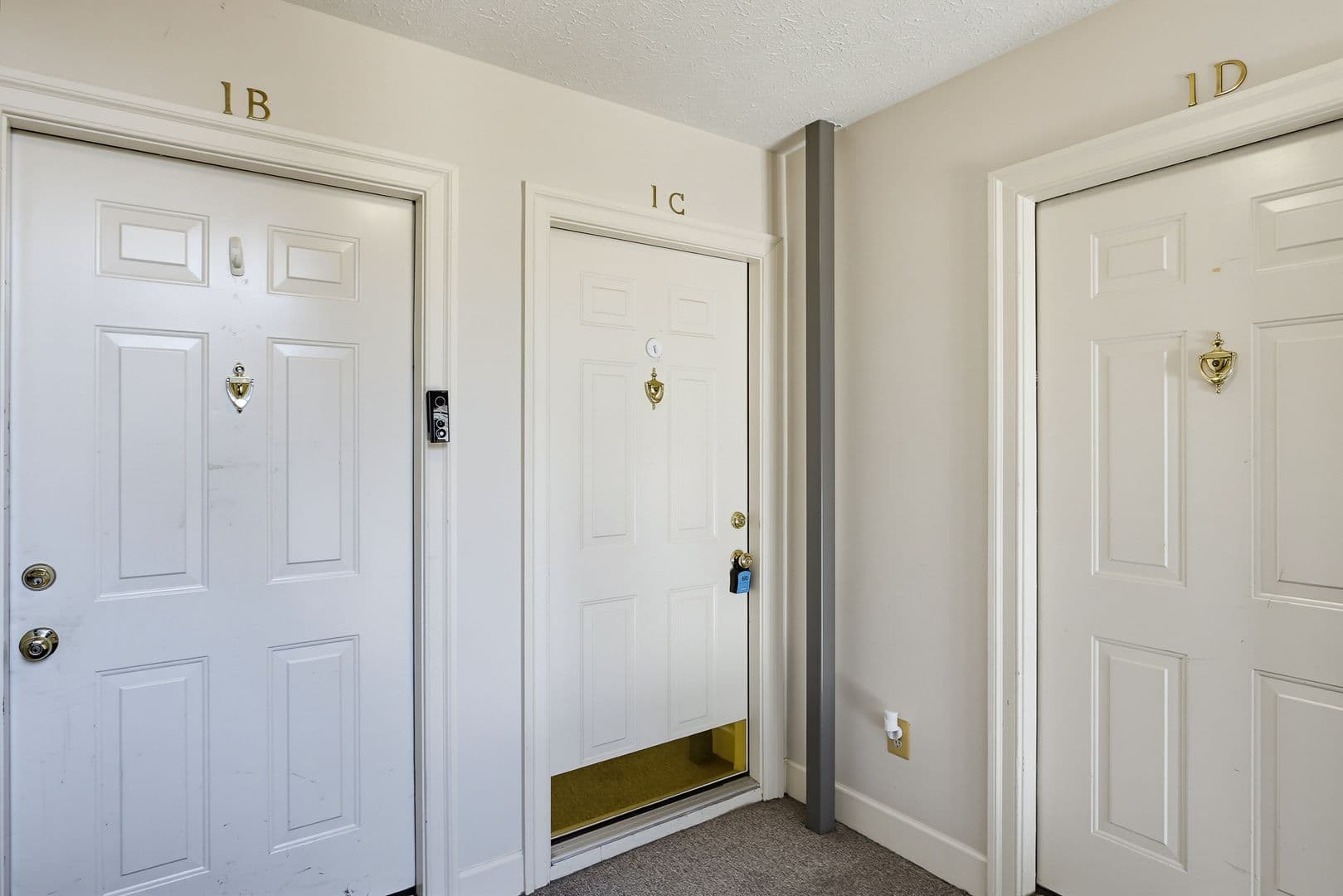 Frederick House: 2102 Whitehall Rd Unit #1C