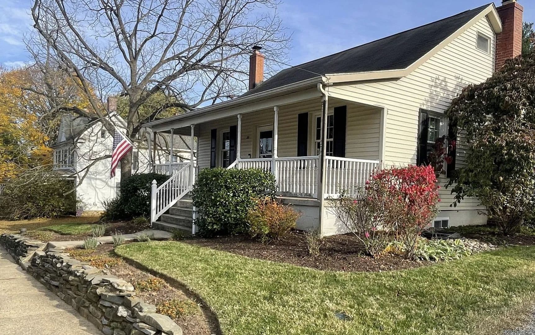 Walkersville House: 20 E George St