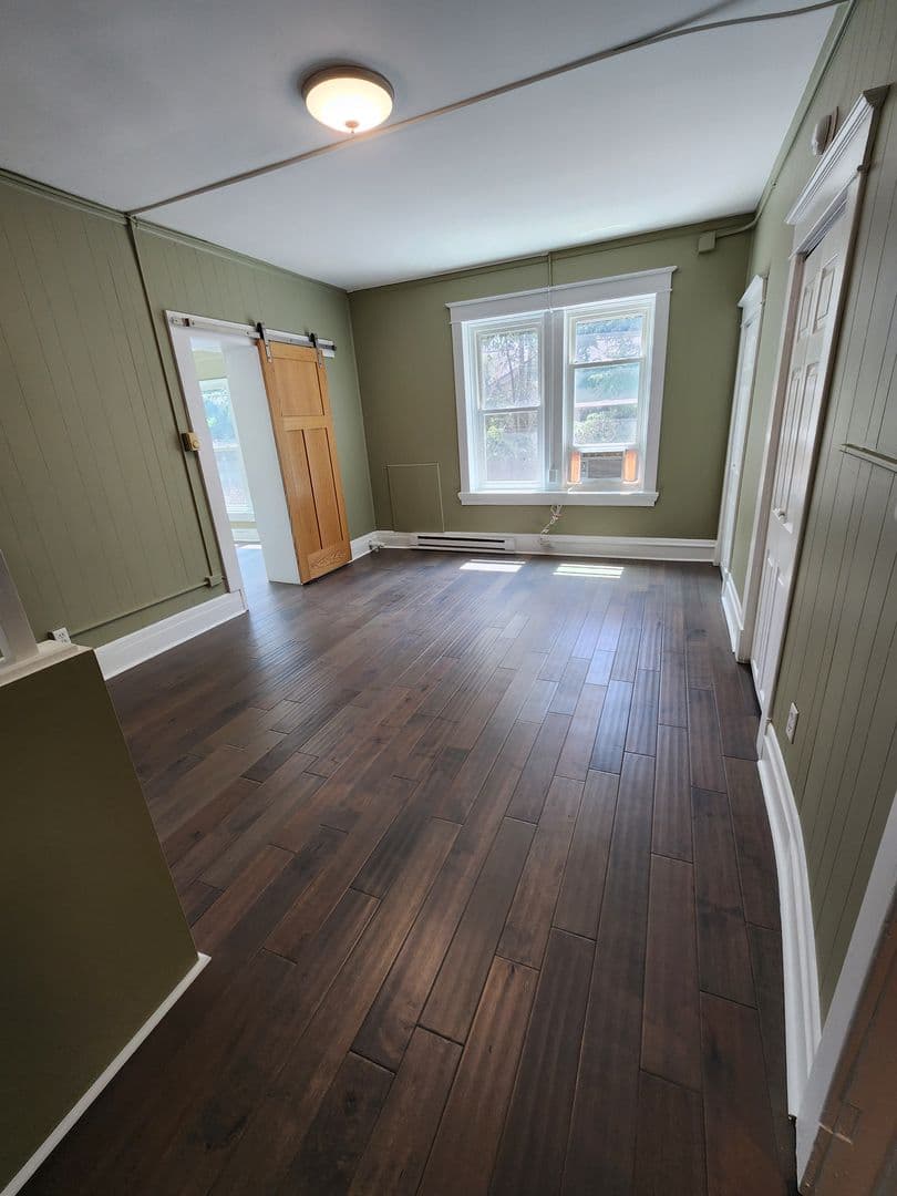 Frederick Apartment: 316 upper College Terrace