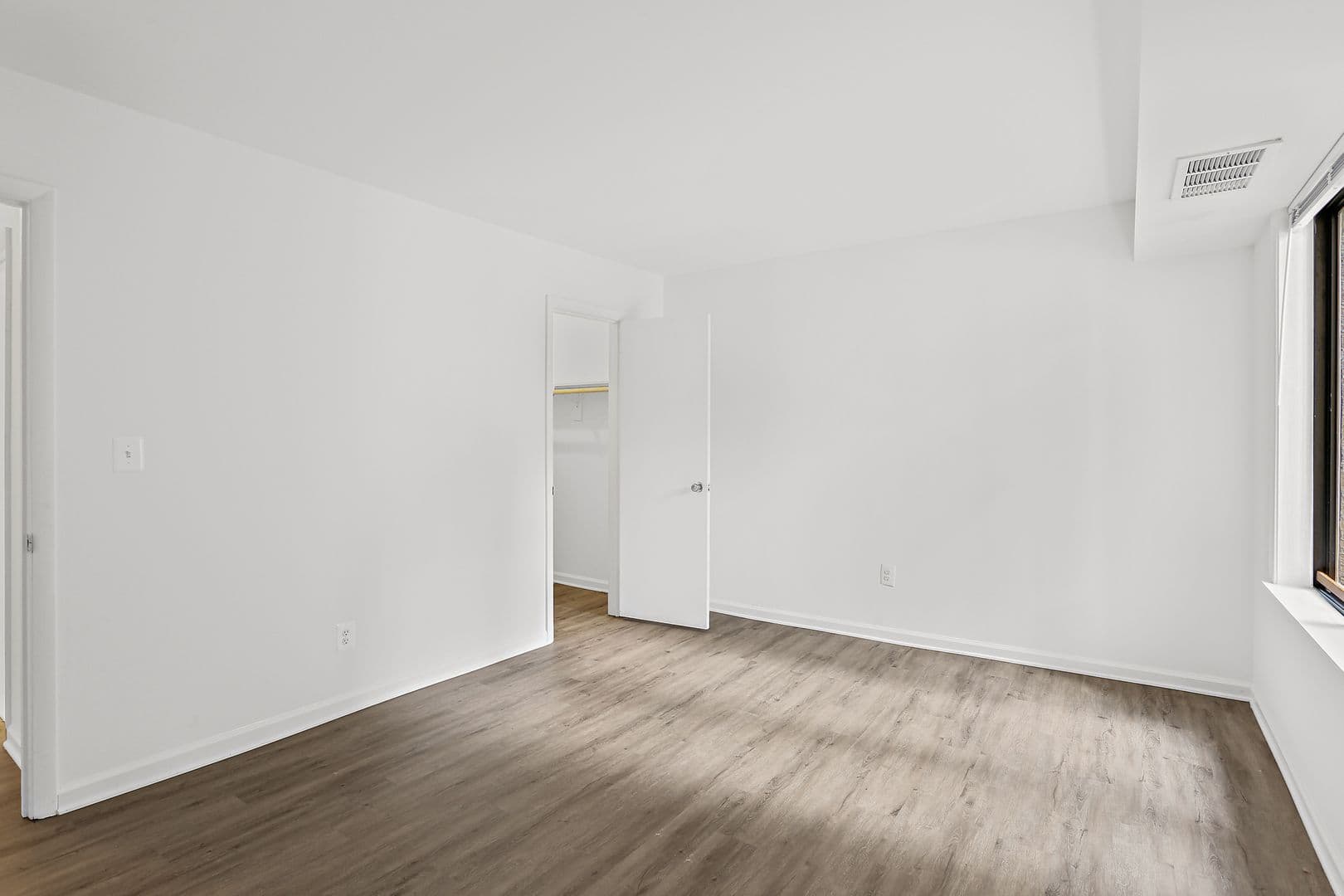 Columbia House: 9629 White Acre Road